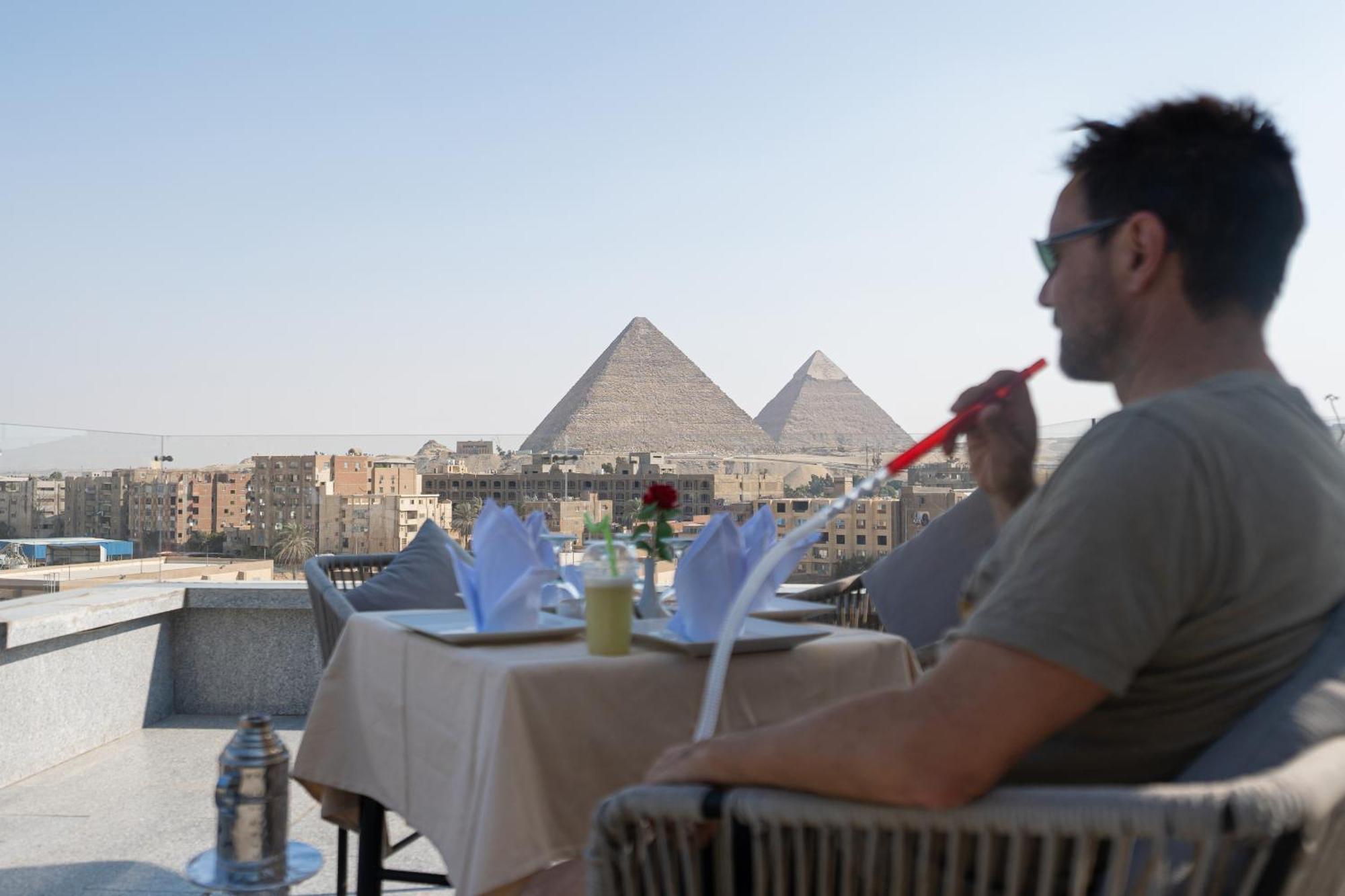 Pyramid Front Hotel Al Kawm al Akhdar Bagian luar foto